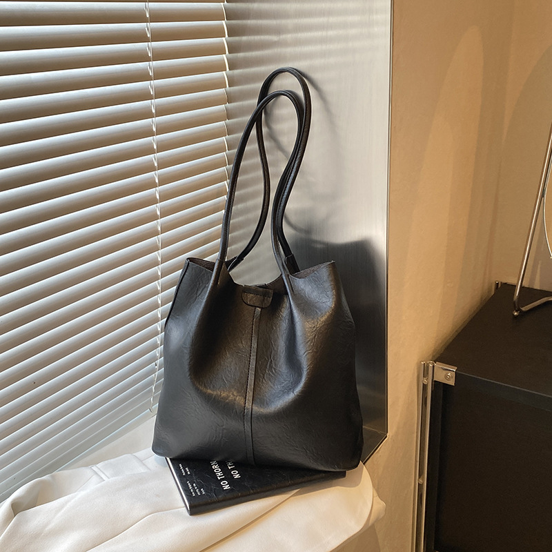 A high-end, versatile solid color tote bag for women, a new 2024 trendy, simple, large-capacity casual commuting single-shoulder bag details Picture