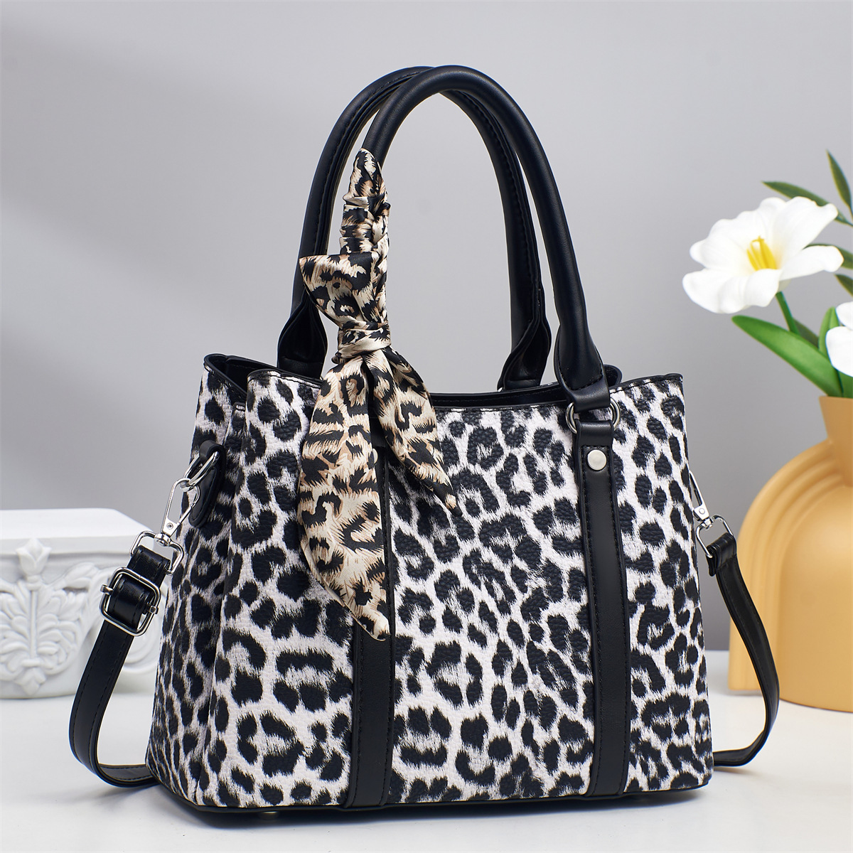 New foreign trade light luxury leopard print patchwork texture, stylish and high appearance level silk scarf, versatile for commuting, crossbody and trendy bag delivery full figure