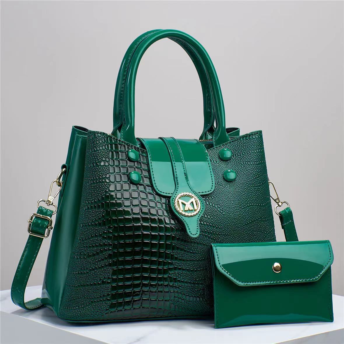 Single-shoulder manufacturer's fashionable handbag for export, elegant ladies' crossbody bag 2023 new style, versatile mom's bag for summer full figure