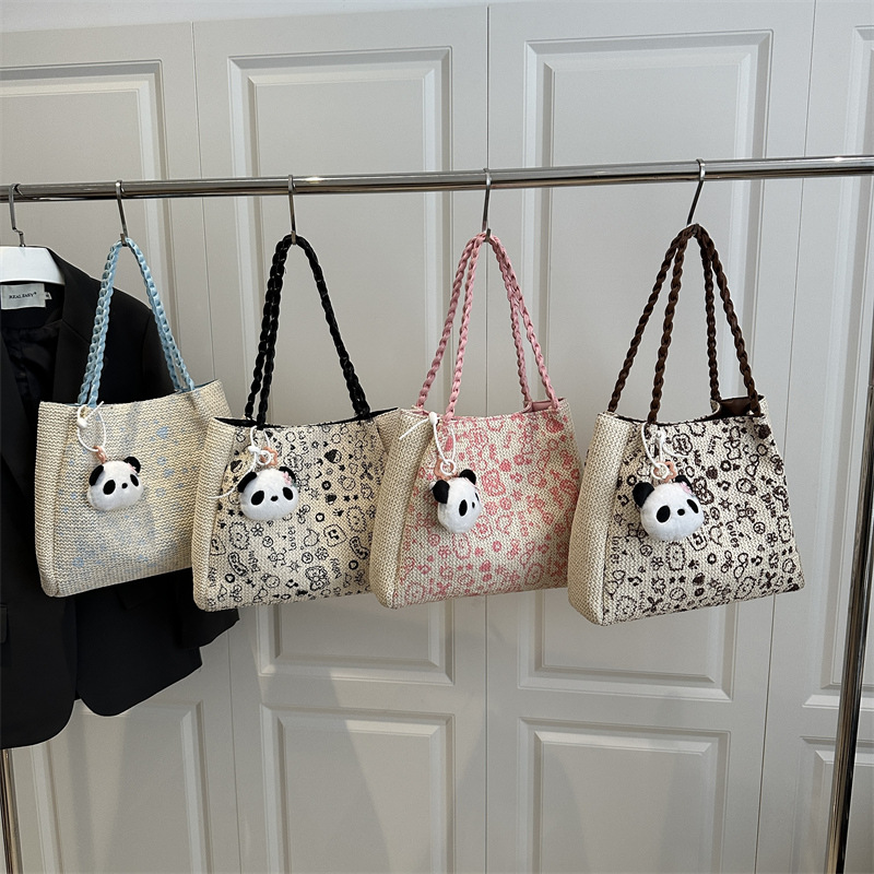 Niche woven Tote bag 2025 New style School commuting Tote bag for Women, large-capacity vacation single-shoulder straw woven bag Application Scenario