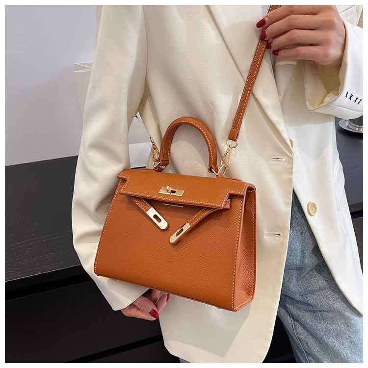 Cross-border new handbag, women's retro versatile Kelly bag, casual versatile shoulder bag, crossbody bag, small square bag Application Scenario