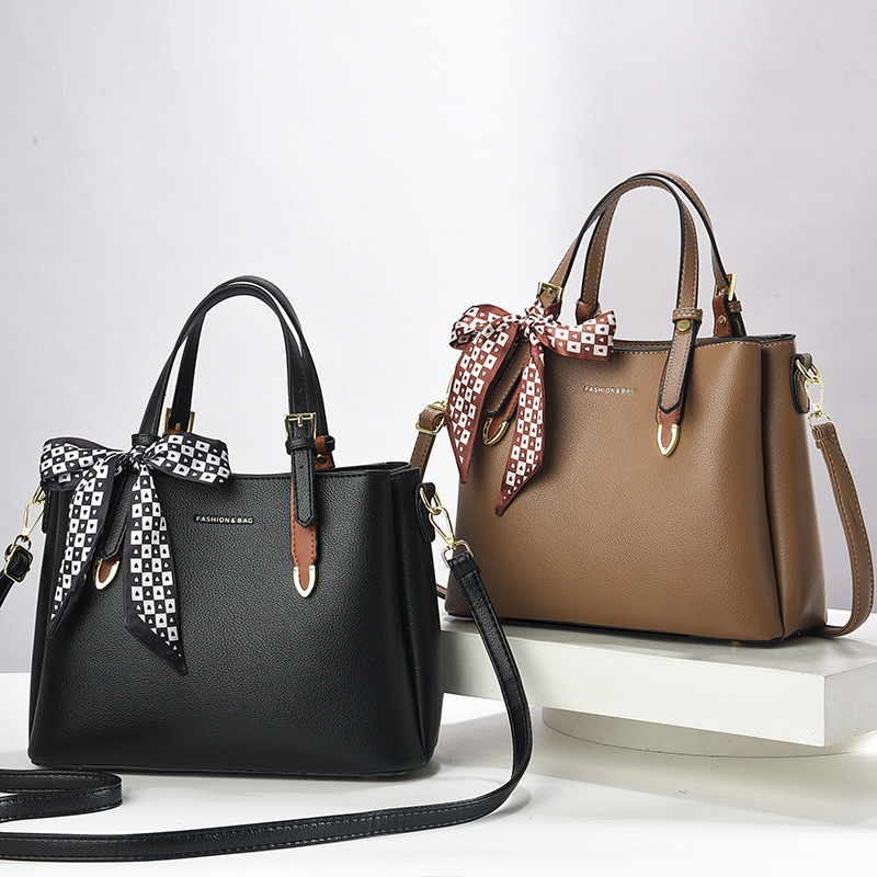 High-end fashion solid-color women's bag, new women's crossbody bag, large-capacity single-shoulder handbag, versatile bag for middle-aged mothers details Picture
