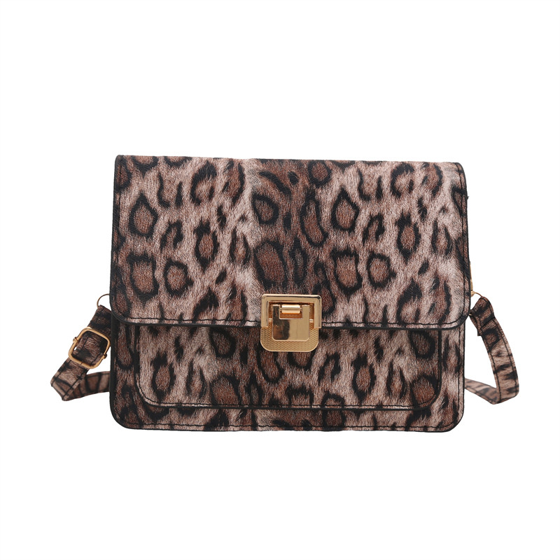This stylish, unique and niche design is a trendy and simple single-shoulder crossbody small square handbag for commuting in 2024 Item Picture