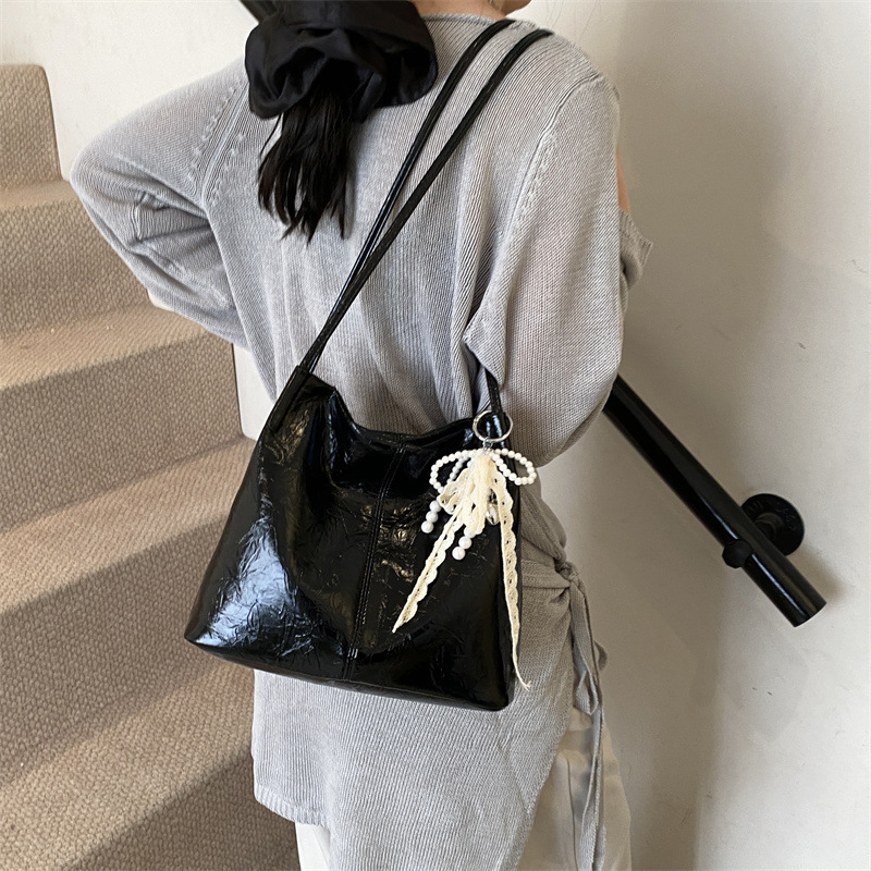 Cross-border retro bestseller bucket bag for women, 2025 new Korean version single-shoulder underarm bag, casual and versatile crossbody bag details Picture