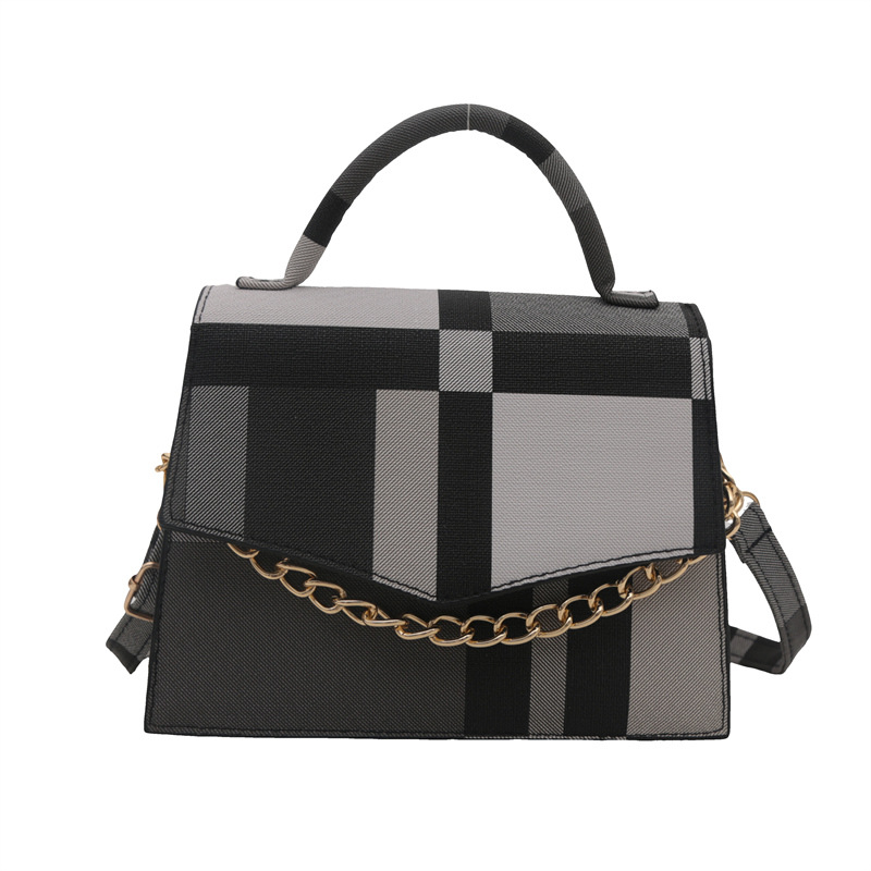 The new bag features a fashionable, high-end and niche design. It is designed for the autumn of 2024, with a simple and versatile texture. It is a small square bag with a chain hand and shoulder Item Picture