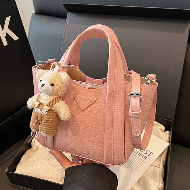 2025 New style hand-held vegetable basket and bucket bag for women, simple, retro, casual, fashionable and stylish single-shoulder crossbody bag full figure
