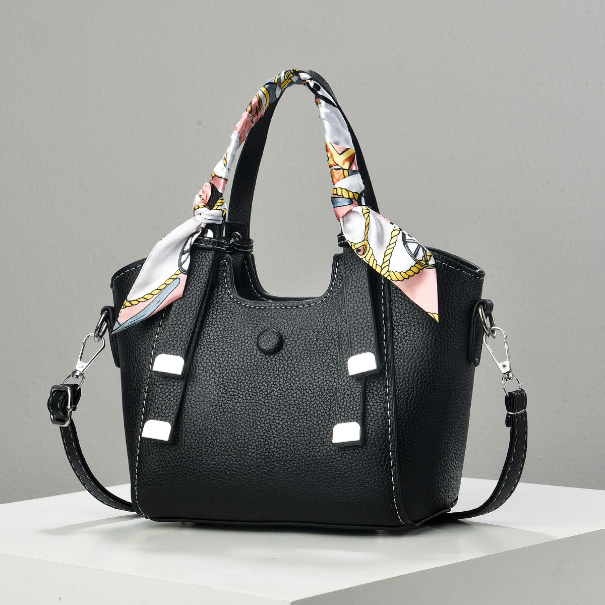 A high-end and stylish small bag for women, a new summer 2025 trendy and versatile crossbody bag, a super popular hand-held bucket bag full figure