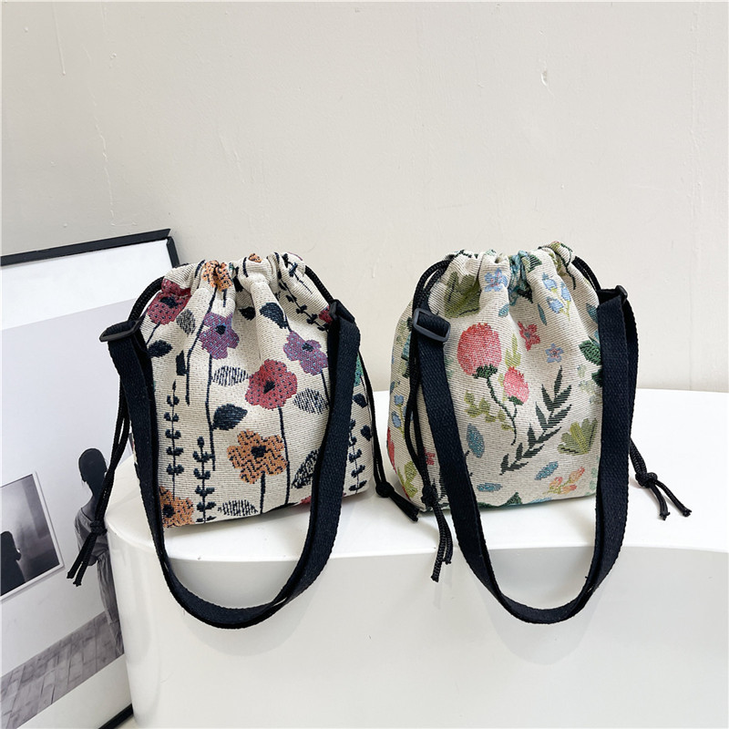 Large-capacity personalized handbag, 2025 new single-shoulder niche design, fashionable, casual and cute ins bucket bag Application Scenario