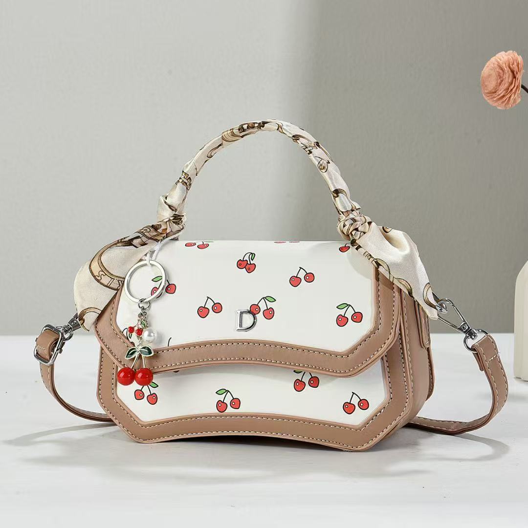 Yin Tao printed small square bag 2025 New style fashionable silk scarf contrasting color saddle bag Versatile hand bag, bill of lading crossbody women's bag Application Scenario