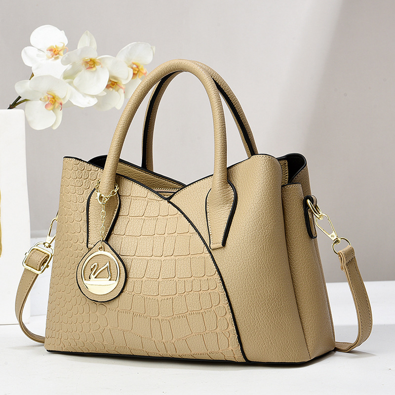 A new trendy multi-layered handbag for women in summer 2024, with a large capacity, versatile and casual crossbody bag details Picture