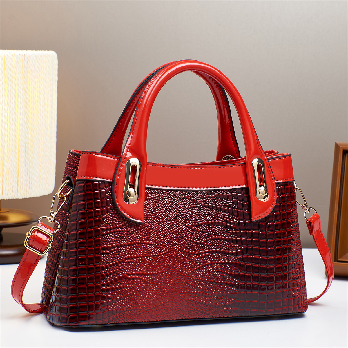 New crocodile pattern handbag, cross-border women's bag, European and American women's bag, single-shoulder bag, crossbody bag, one-piece consignment Application Scenario