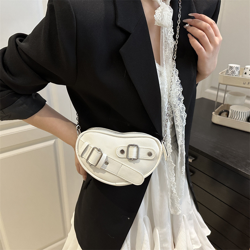 A high-quality hand-held heart-shaped bag for women in 2025, a Korean style Instagram trendy and fashionable heart-shaped single-shoulder bag for work and commuting, a crossbody bag Specification drawing