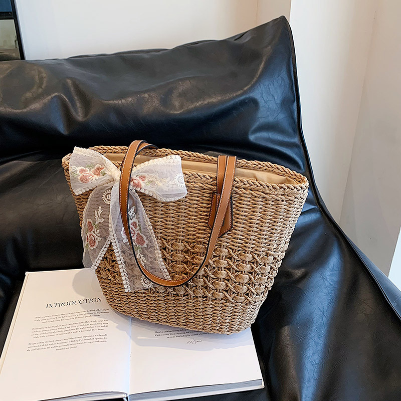 This year, the popular woven small bag for women in 2025 features a niche design, trendy and fashionable handbag, and a casual straw woven bag details Picture