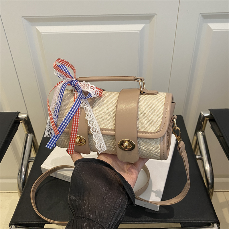 Hand-held fashionable woven small square bag, Korean version cross-border new style, versatile, trendy and simple single-shoulder bag, quality crossbody bag full figure