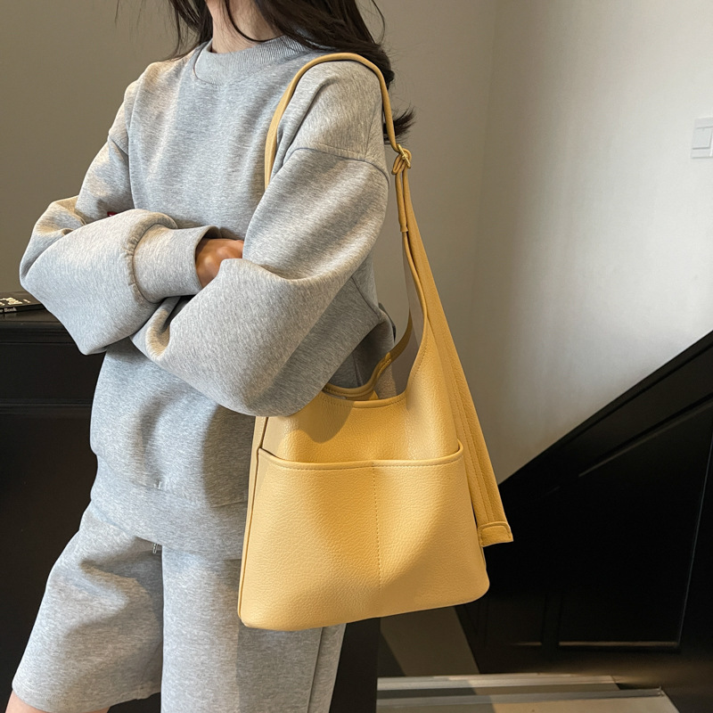 The popular and best-selling hand-held bucket bag for women in 2025, new large-capacity casual and versatile single-shoulder bag, retro mother-and-child bag details Picture