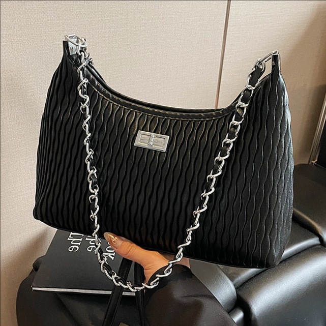 Korean-style casual pleated underarm bag for women 2025 new trendy and fashionable chain wandering bag, Korean-style single-shoulder crossbody bag full figure