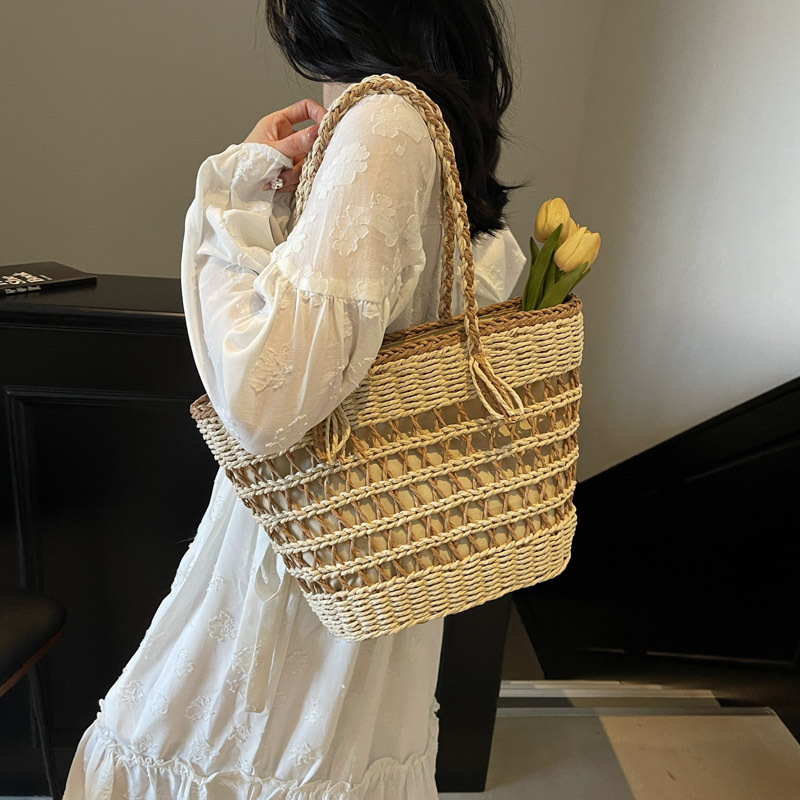 Hand-woven straw single-shoulder large bag, versatile large capacity tote bag, 2025 new style hollowed-out summer beach bag for women details Picture