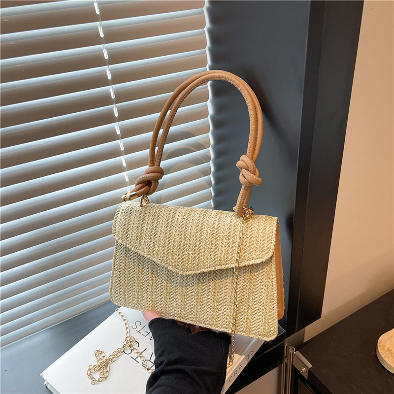 Simple and small square bag for women, new summer 2025 fashion solid color single-shoulder bag, casual handbag, retro crossbody bag full figure