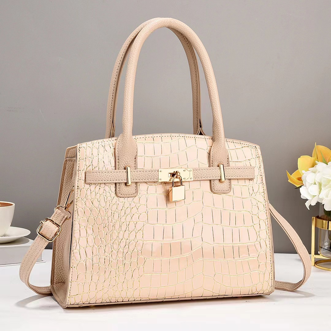 Stylish 2024 summer collection, grand crossbody single-shoulder bag, women's bag manufacturer, large-capacity, trendy and simple handbag for export Application Scenario