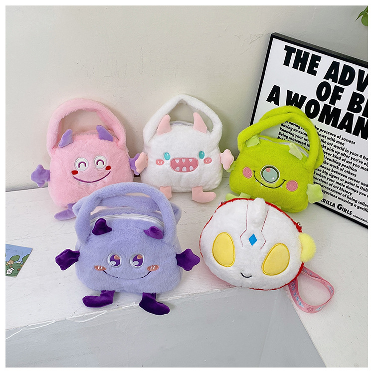 Plush bag 2024 new winter figurine handbag, women's claw machine, exchange one-eyed monster doll cross-border full figure