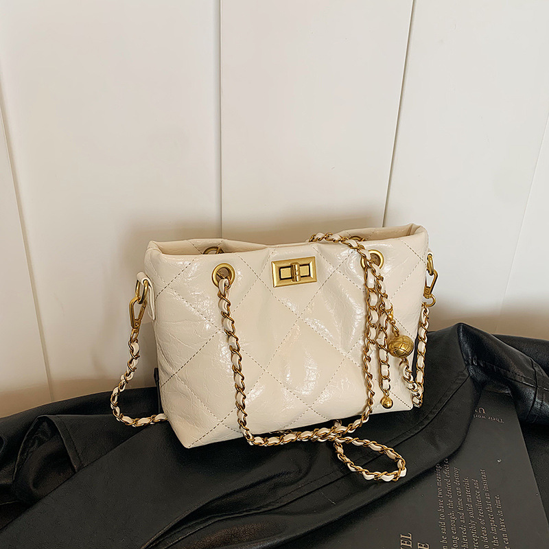 Diamond-shaped chain bag for women, large capacity 2024 new casual and versatile crossbody bag, retro and niche hand-held tote bag Specification drawing