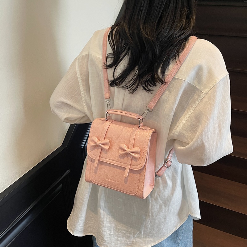 2025 New stylish small backpack, fashionable and versatile shoulder bag, Korean-style handbag, simple women's bag, stylish backpack details Picture