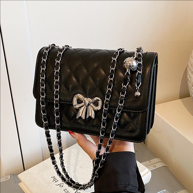 2025 New Korean-style fashionable little Chanel diamond-shaped chain small square bag for women, high-end quality, versatile single-shoulder crossbody bag full figure
