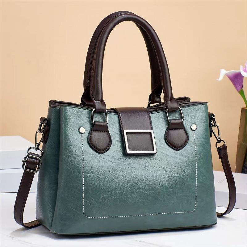 This is a new large-capacity single-shoulder crossbody women's bag for women made of retro material with contrasting colors. It has multiple layers and a high-quality texture Application Scenario