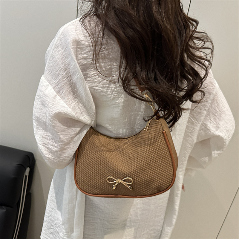 The 2025 new trendy and niche design, simple and fashionable French single-shoulder underarm bag, is lightweight and versatile for commuting ladies Specification drawing