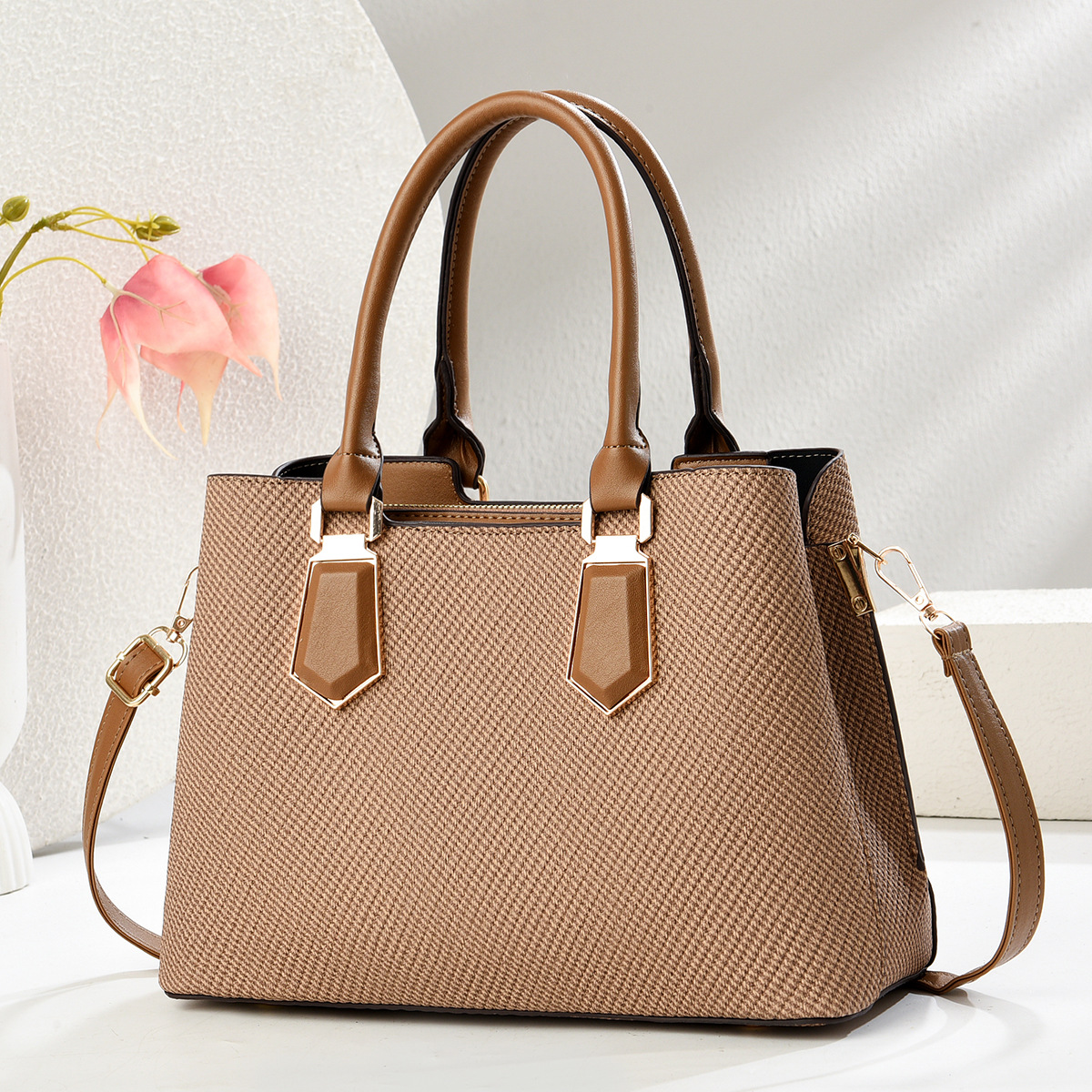 Cross-border PU bag for women 2025 New style, fashionable, casual and retro single-shoulder crossbody bag, simple and casual handbag for women Application Scenario