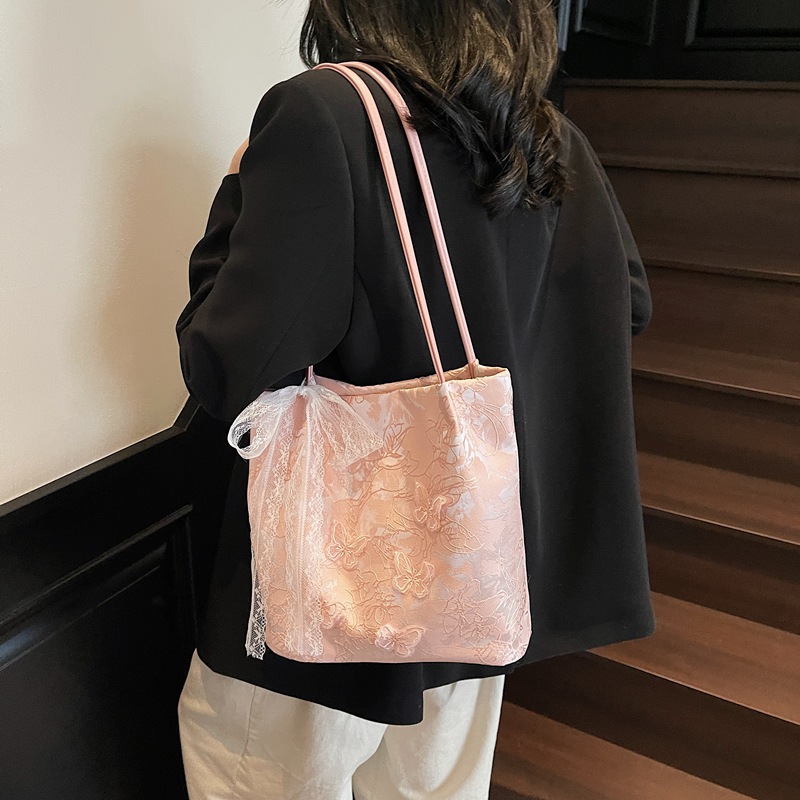 2025 New stylish and simple hand-held underarm bag for women, three-dimensional butterfly silk, versatile for commuting, single-shoulder bucket bag Specification drawing