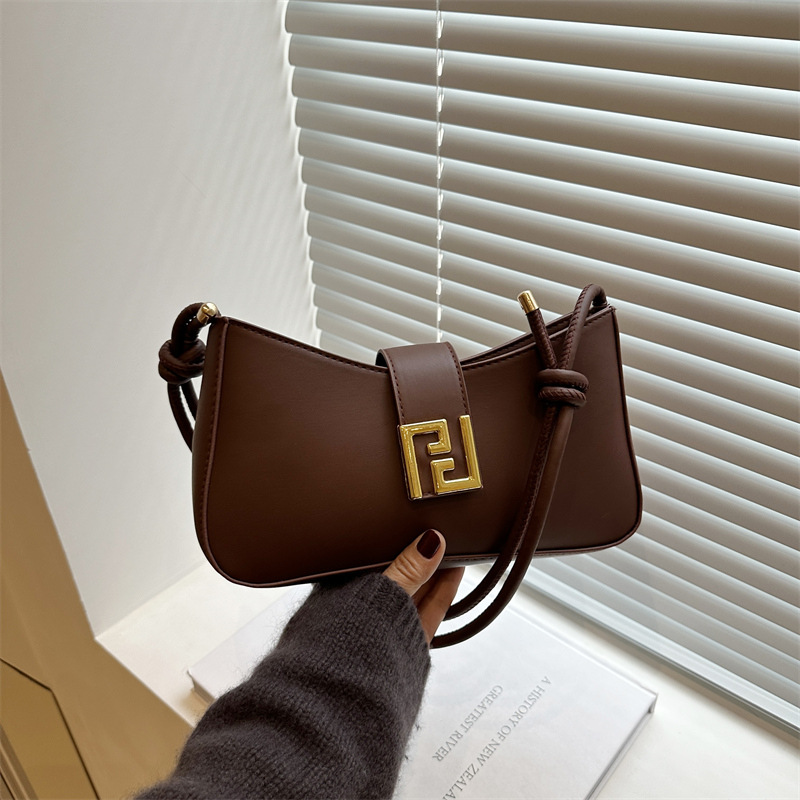 This year, the popular casual retro underarm bag is the new spring 2025 Korean-style niche fashion commuting single-shoulder crescent bag full figure