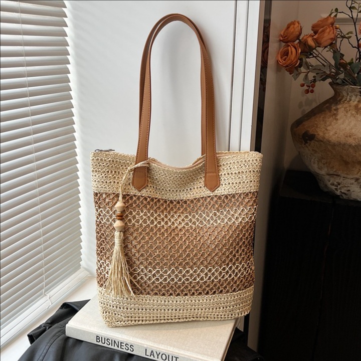 2025 New checkered trendy hand-held bucket bag, seaside vacation hollowed-out straw weaving bag, large-capacity beach single-shoulder bag full figure