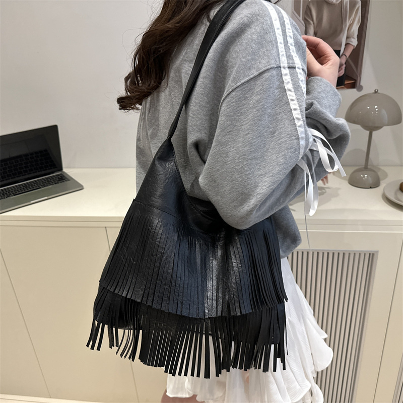 Cross-border Bag 2025 New Spring fringed single-shoulder bag, large-capacity commuting retro underarm tote bag Specification drawing