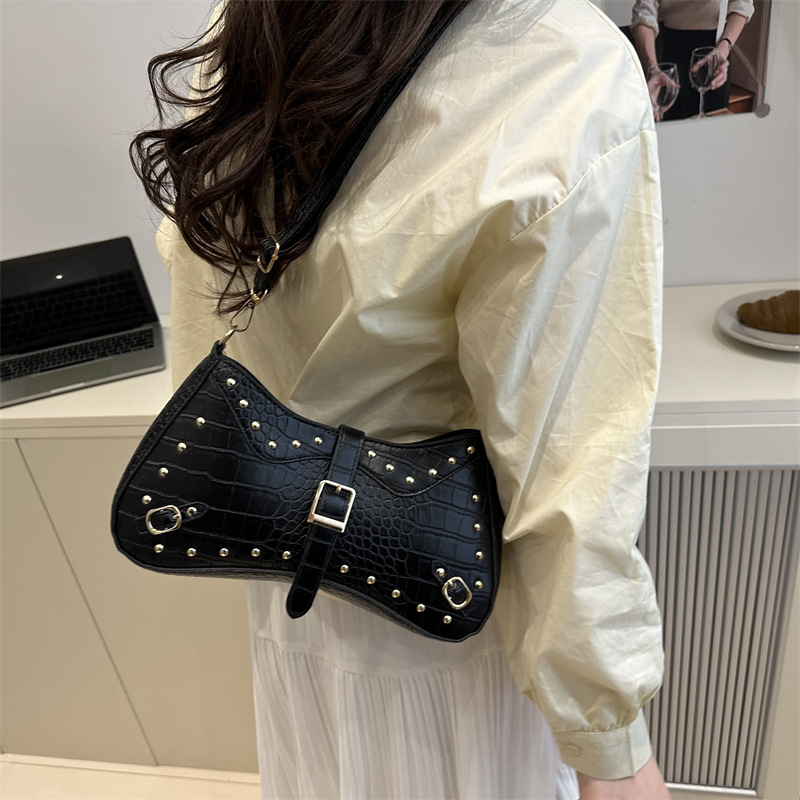 Rivet simple and retro 2025 summer personalized new fashion solid color trendy casual shoulder bag, underarm bag for women Specification drawing