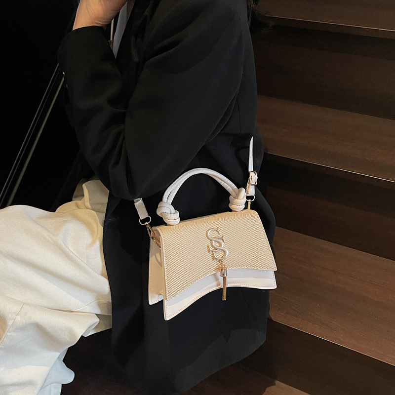 2025 Summer New casual, trendy, retro chain single-shoulder crossbody small square bag, simple letter fashionable women's bag Specification drawing