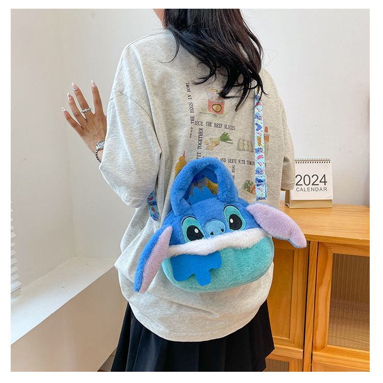A new cartoon plush toy bag with a large capacity, a claw machine, a doll bag, and a girlish, hand-held, side-crossing birthday gift Specification drawing