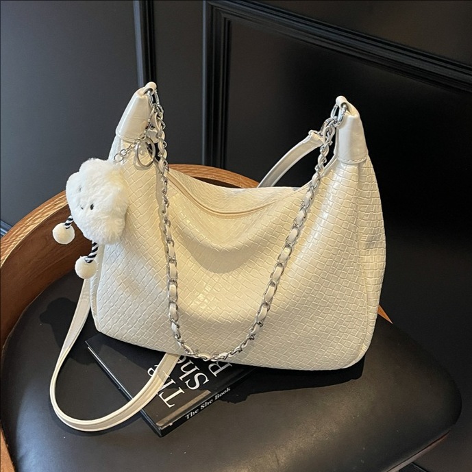 High-end and trendy chain, large-capacity dumpling bag for women, 2025 new Korean version, simple single-shoulder crossbody bag for women's commuting full figure