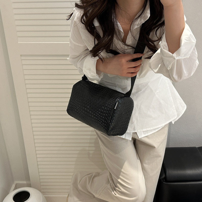 French underarm bag for women's Spring/Summer 2025 new style, high-quality single-shoulder bag, fashionable and simple, large-capacity cylindrical crossbody bag Specification drawing