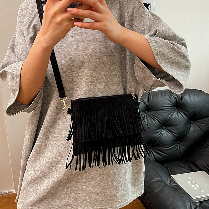2025 Trendy and individualistic Bohemian style fringed retro suede, casual and stylish single-shoulder crossbody bag Specification drawing