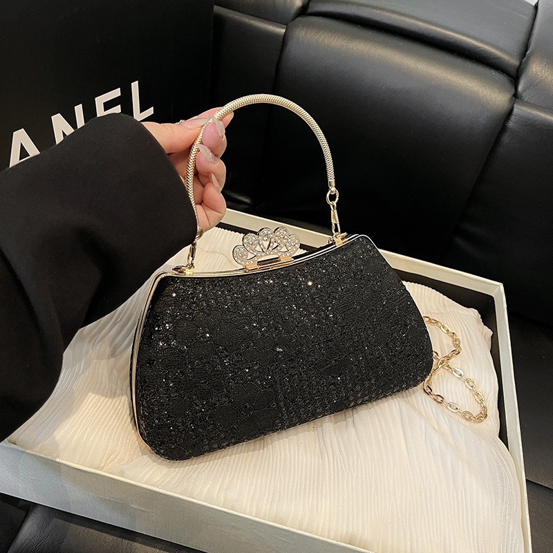 A new summer fashion and stylish dinner bag for cross-border party women in 2025, with a niche design and a single-shoulder crossbody bag Application Scenario