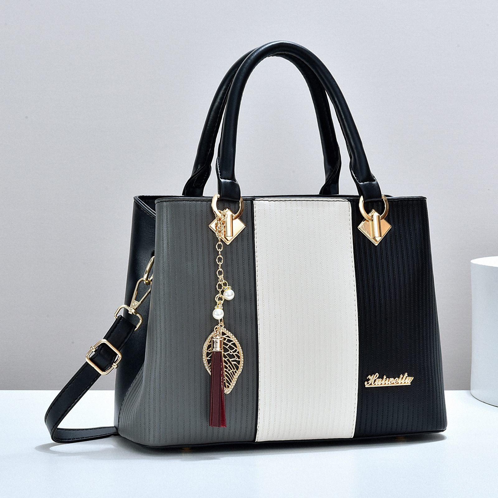 A large-capacity single-shoulder crossbody bag, a trendy cross-border color-blocking bag for middle-aged women, mothers and women, a new fashionable commuting handbag full figure