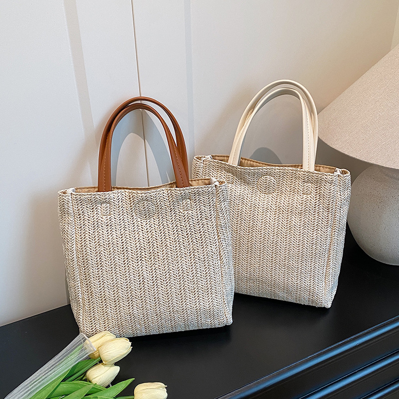 2025 New summer color-blocking versatile hand-woven bag, large-capacity simple handbag, straw woven bag, tote bag Application Scenario