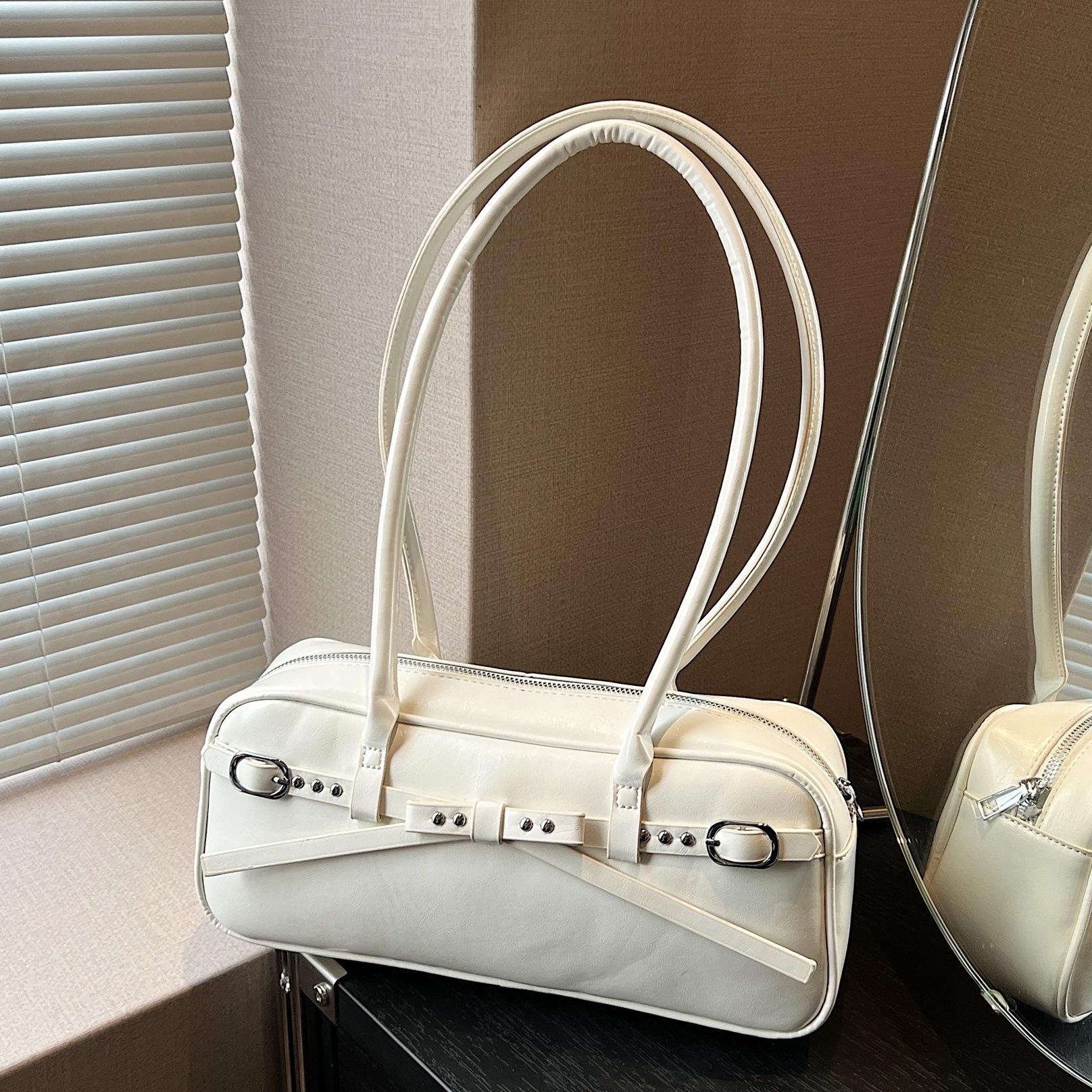 Korean style fashionable and simple commuter bag for women, 2025 new fashion and trendy underarm single-shoulder bag, hand-held pillow bag full figure