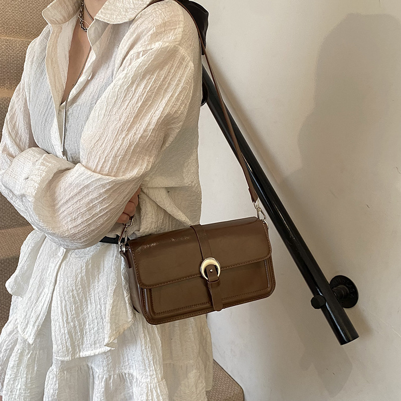 High-end, fashionable and light luxury small square bag 2025 new style, trendy and retro single-shoulder armpit bag, stylish and versatile crossbody bag Application Scenario