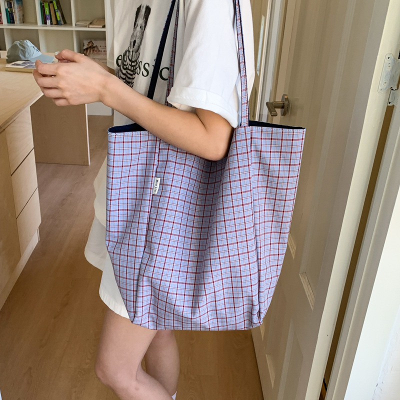 2025 New double-sided checkered canvas bucket bag for women, large-capacity commuting, Korean-style versatile single-shoulder bag for students' classes full figure