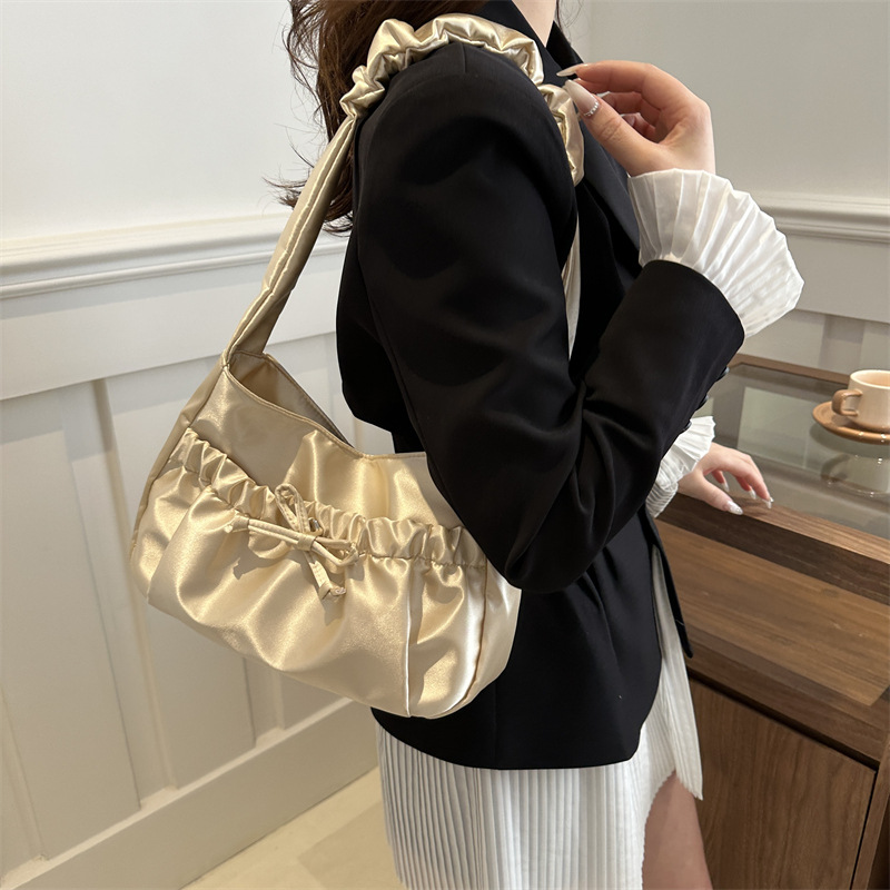 Pleated casual soft surface spring large-capacity underarm bag for women 2024 new style casual and fashionable commuting single-shoulder bag details Picture