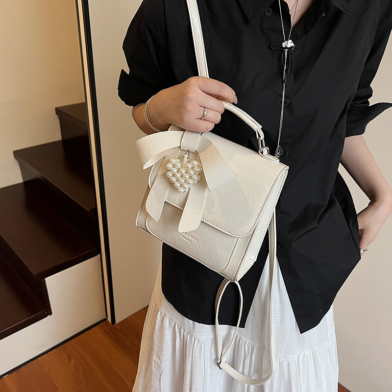 Cross-border Korean-style high-end bow backpack for women, a new trendy, fashionable and niche design single-shoulder bag for summer 2025 Application Scenario