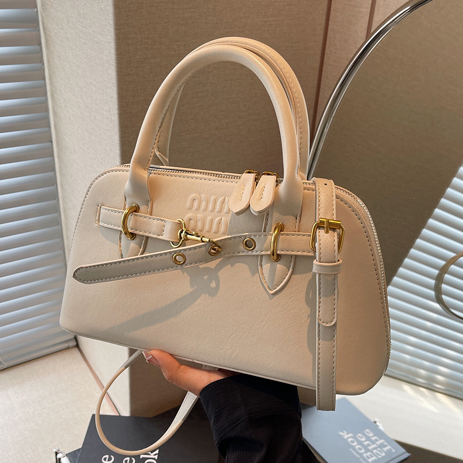 High-end retro small bag for women, 2025 new spring versatile crossbody bag, fashionable single-shoulder hand-held shell bag full figure