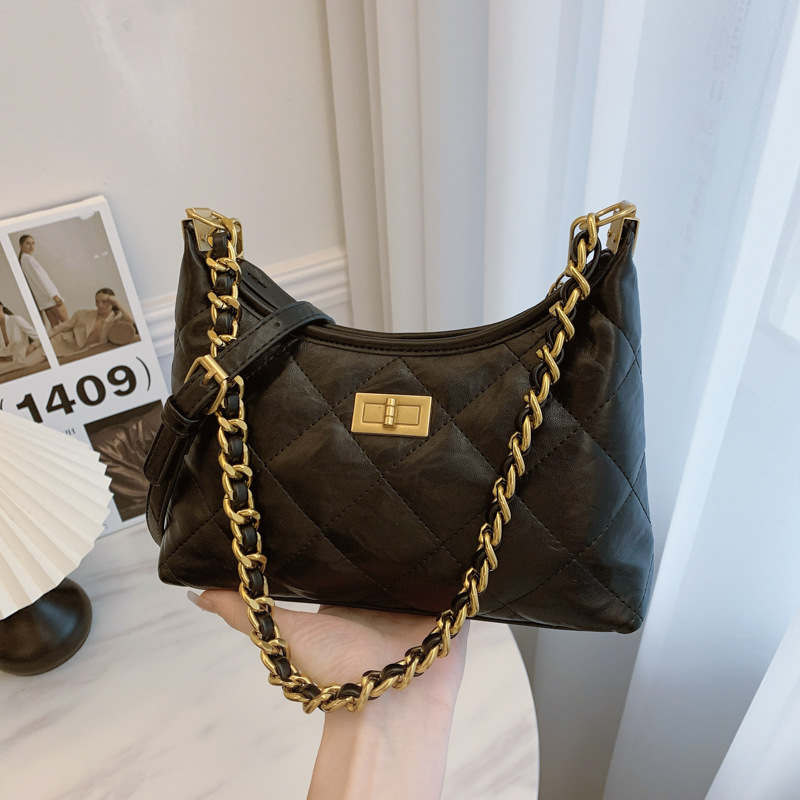 A niche and light luxury handbag for women, the 2024 new diamond-shaped chain bag is fashionable, versatile, elegant and high-end. It's a single-shoulder crossbody bag Specification drawing